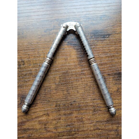 Vintage HMB 5" Nut Cracker/Sheller - used - Picture 3 of 7